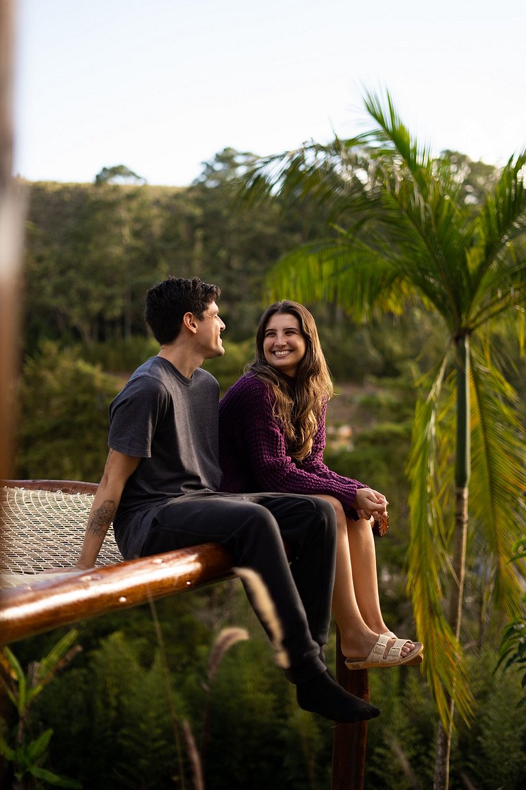 Cabana Boho | Banheira, Cinema e Rede Suspensa