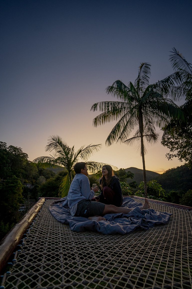 Cabana Boho | Banheira, Cinema e Rede Suspensa