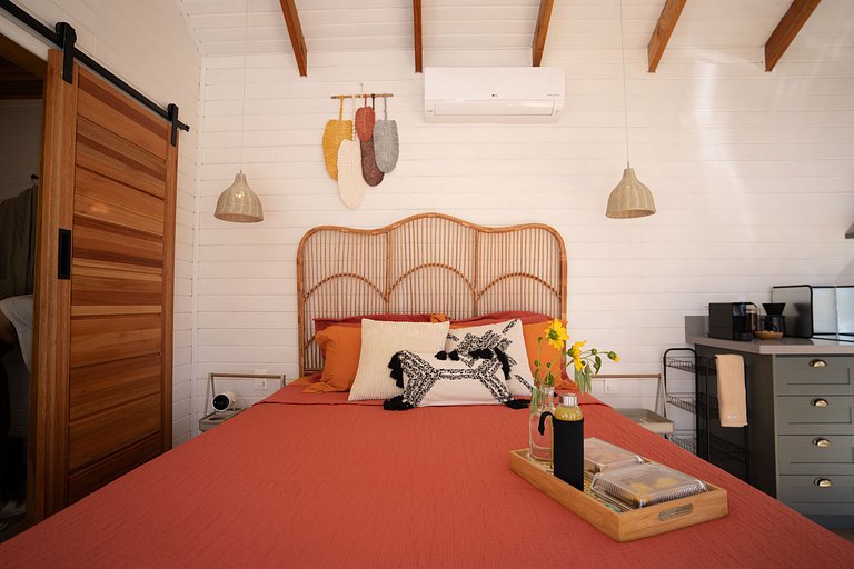 Cabana Boho | Banheira, Cinema e Rede Suspensa