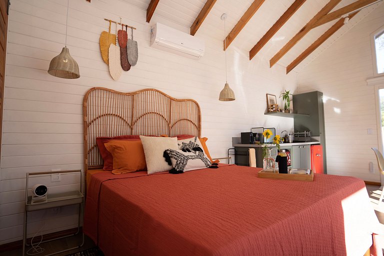 Cabana Boho | Banheira, Cinema e Rede Suspensa